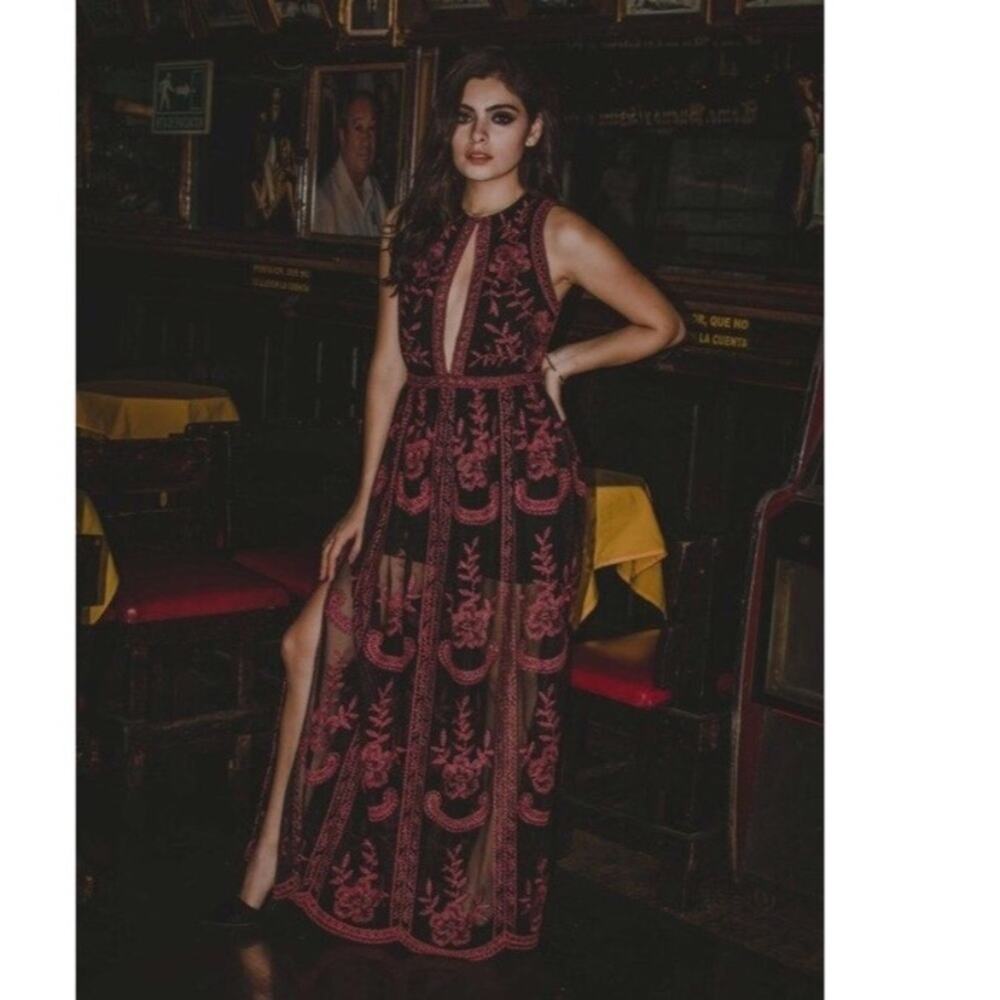 Honey punch Lace embroidered maxi halter sheer overlay dress NEW Small - Picture 1 of 12